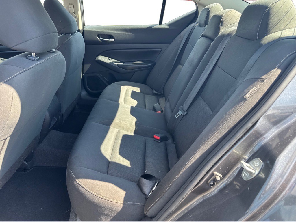 2022 Nissan Altima Image 10