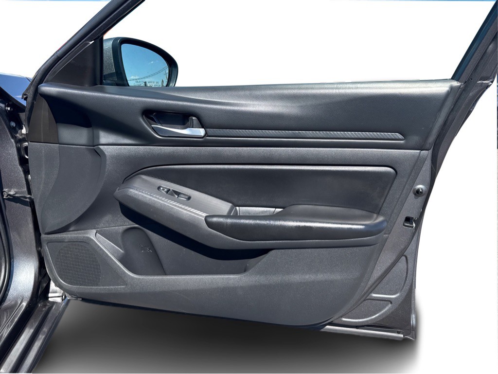 2022 Nissan Altima Image 25