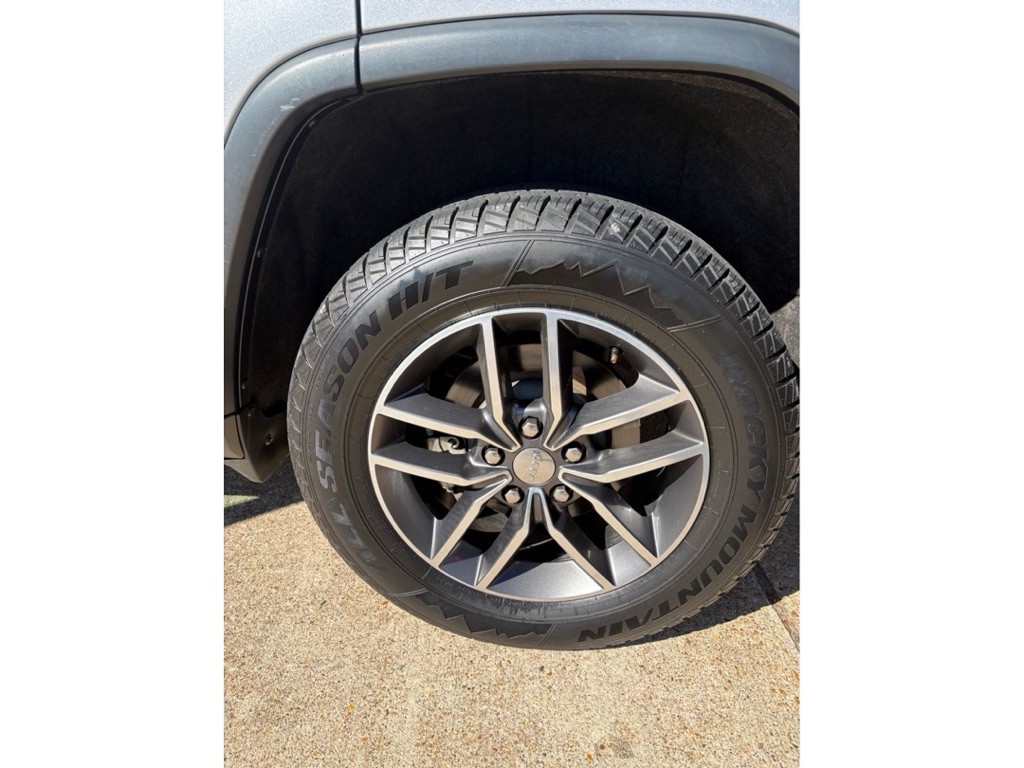 2018 Jeep Grand Cherokee Image 12