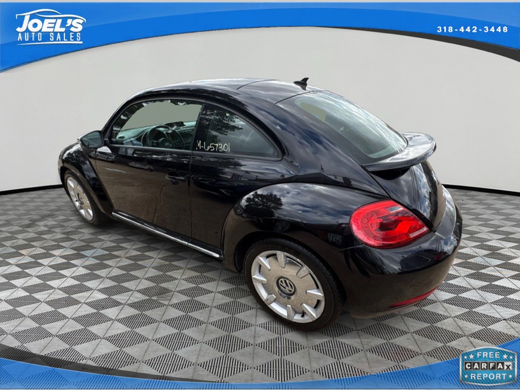 2013 Volkswagen Beetle Image 2
