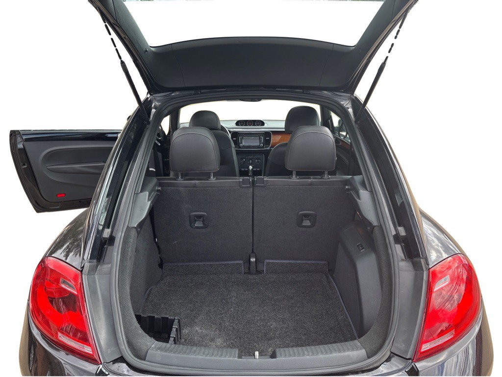 2013 Volkswagen Beetle Image 4