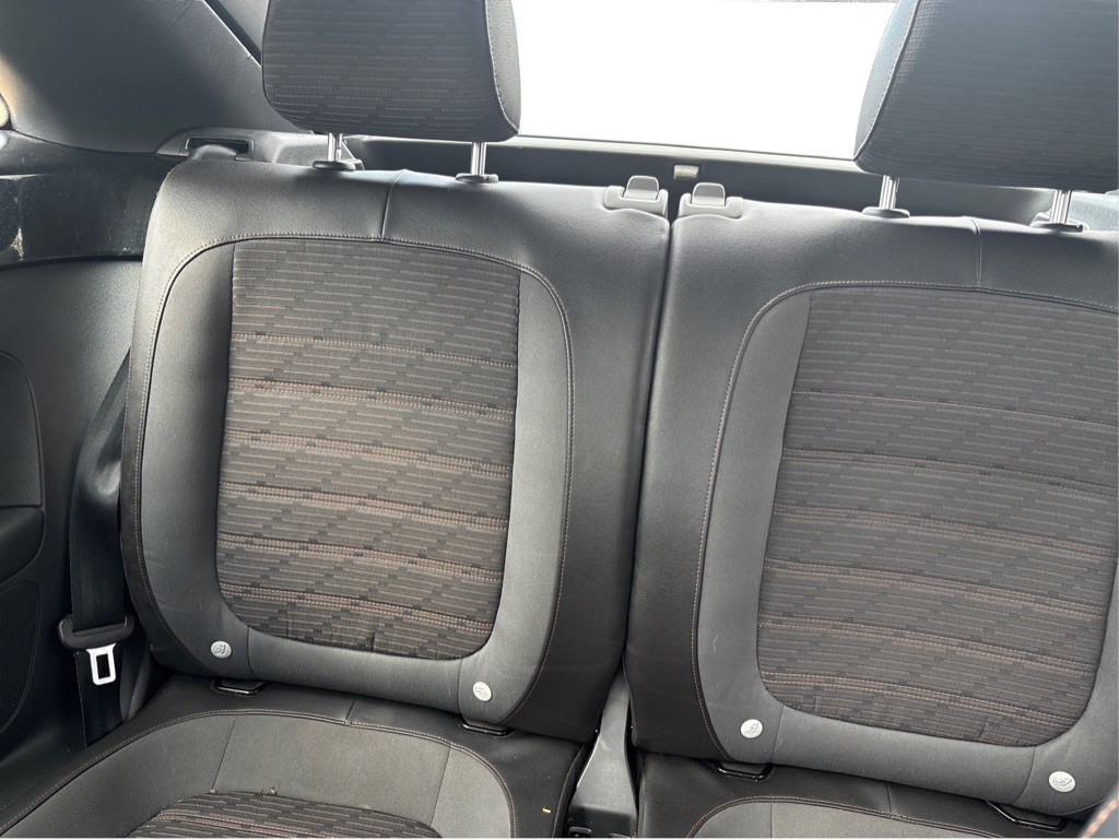 2013 Volkswagen Beetle Image 9