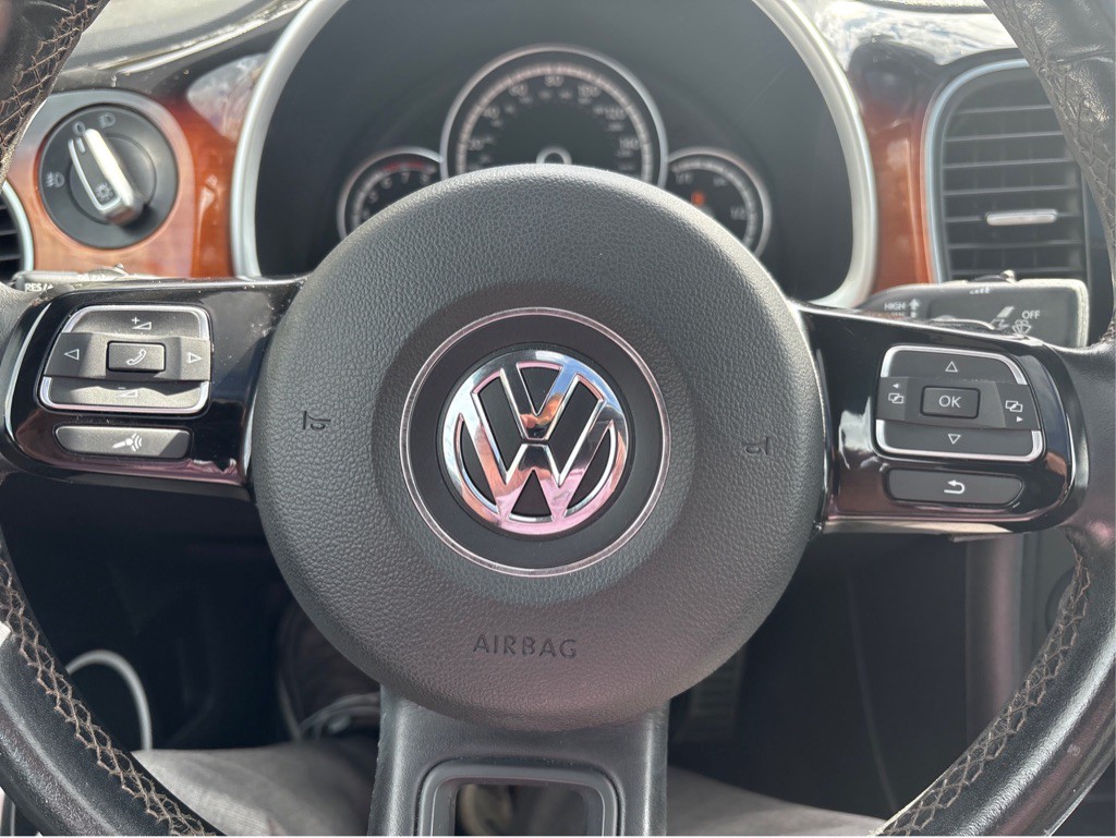 2013 Volkswagen Beetle Image 10