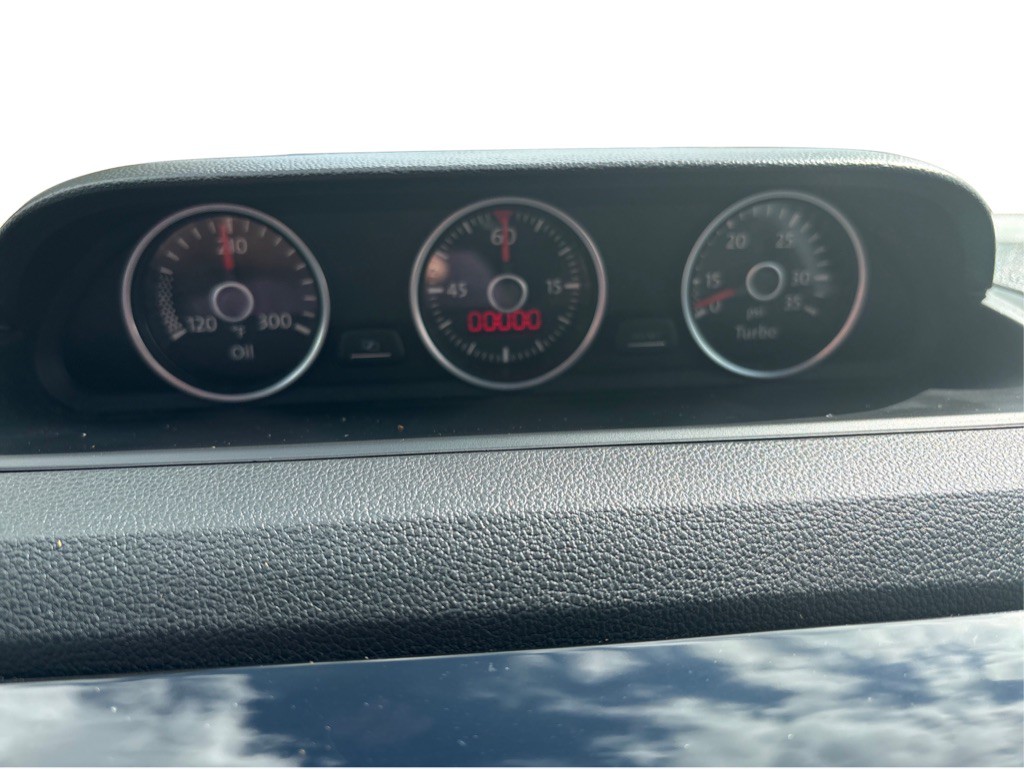 2013 Volkswagen Beetle Image 11