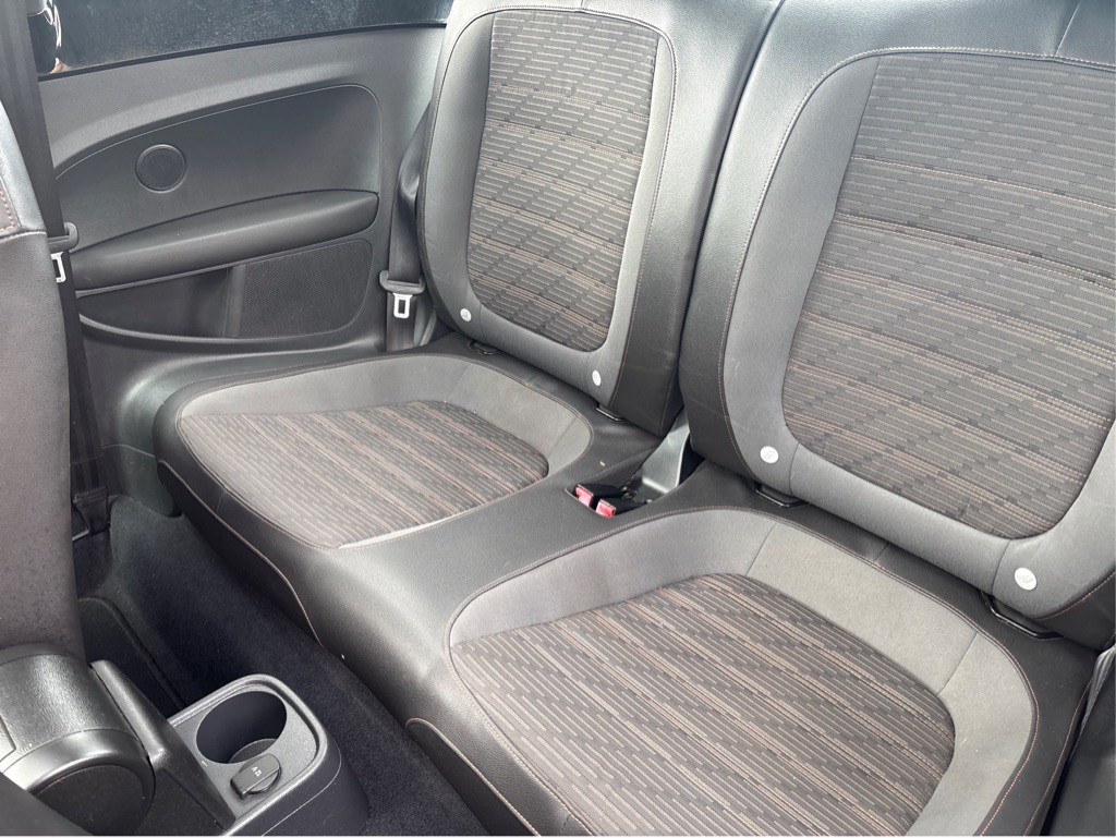 2013 Volkswagen Beetle Image 14