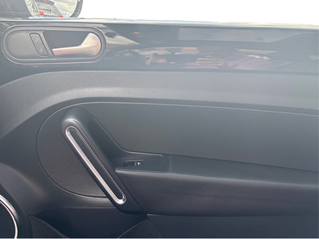 2013 Volkswagen Beetle Image 20