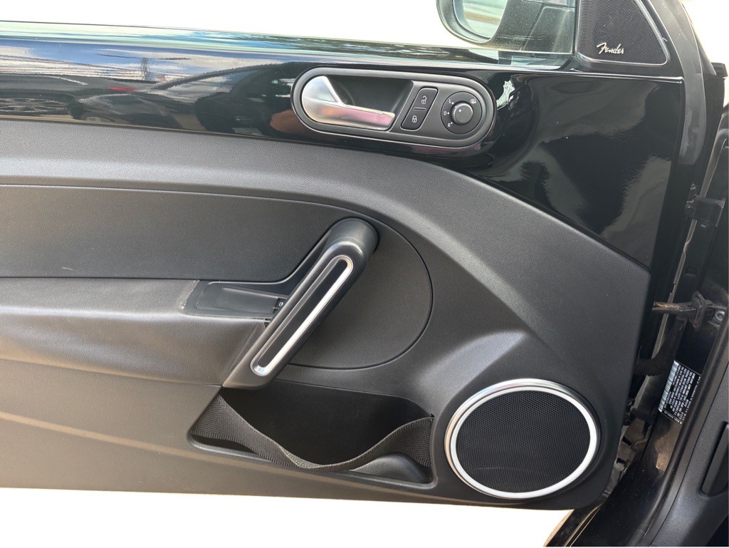 2013 Volkswagen Beetle Image 21