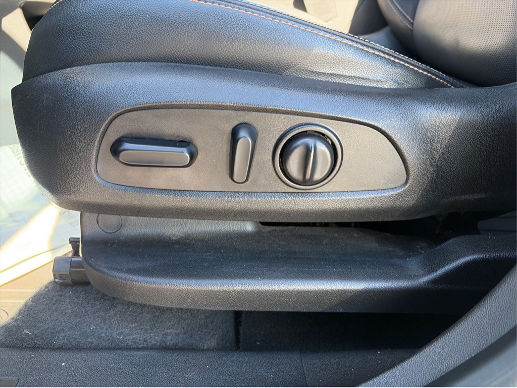 2013 Volkswagen Beetle Image 25