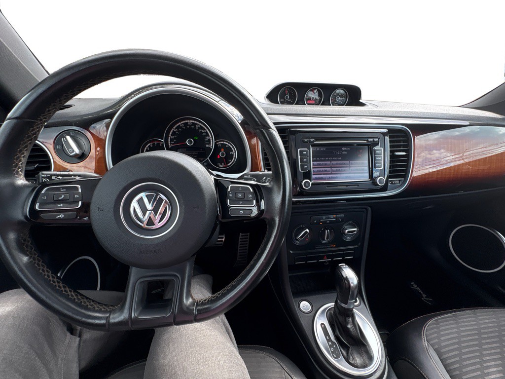 2013 Volkswagen Beetle Image 26