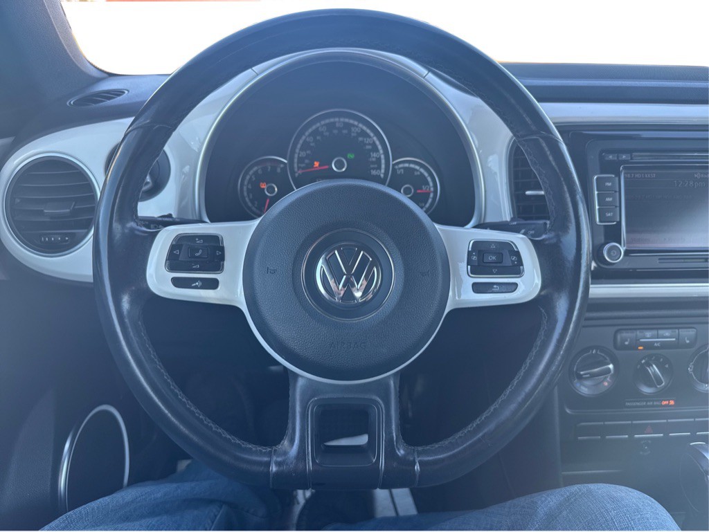 2013 Volkswagen Beetle Image 10