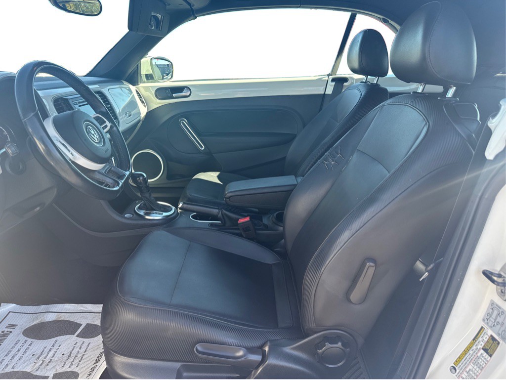 2013 Volkswagen Beetle Image 11