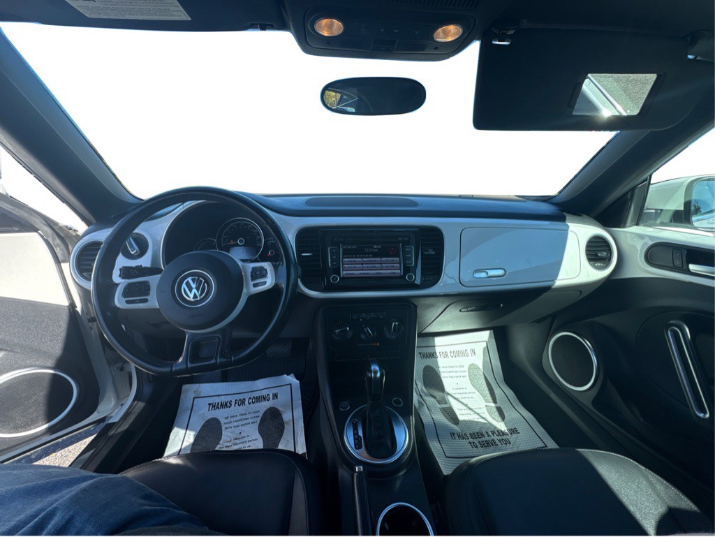 2013 Volkswagen Beetle Image 14