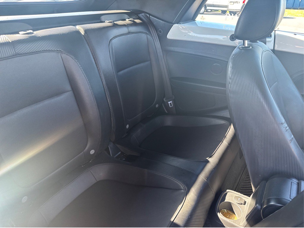 2013 Volkswagen Beetle Image 16