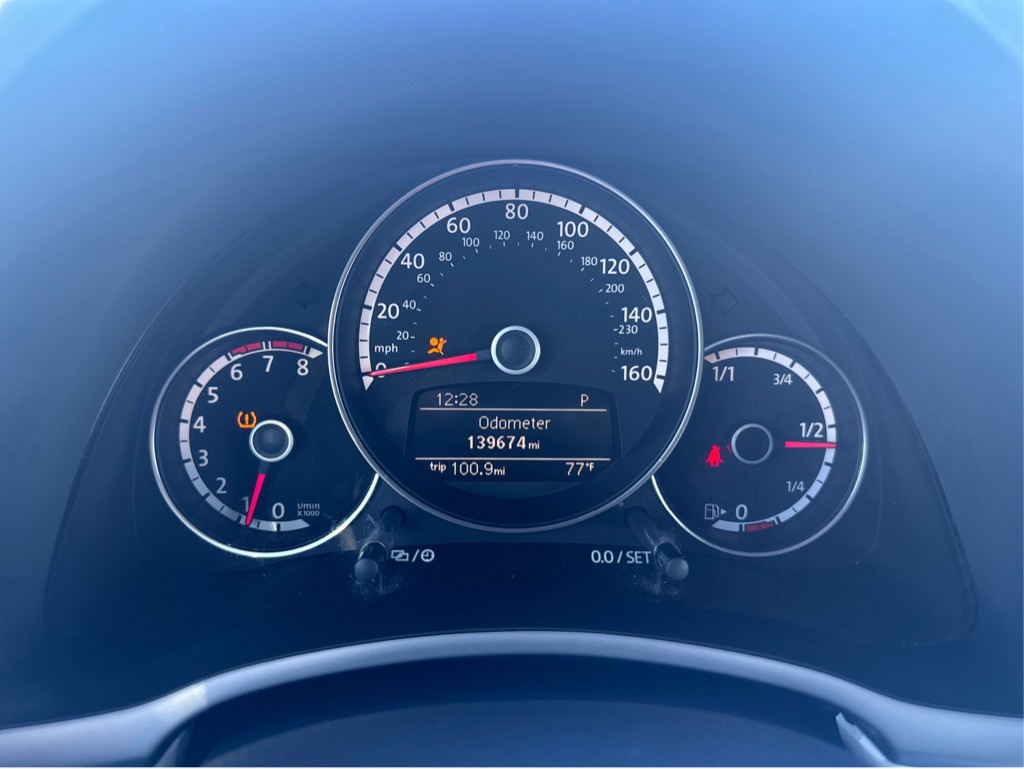 2013 Volkswagen Beetle Image 17