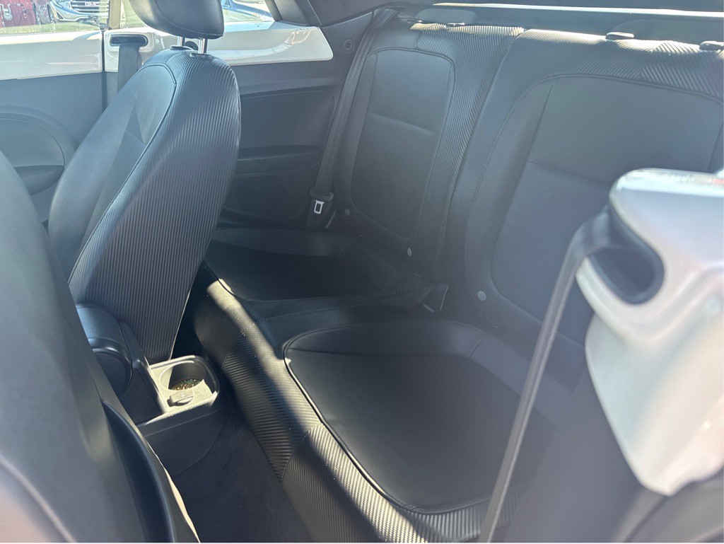 2013 Volkswagen Beetle Image 19