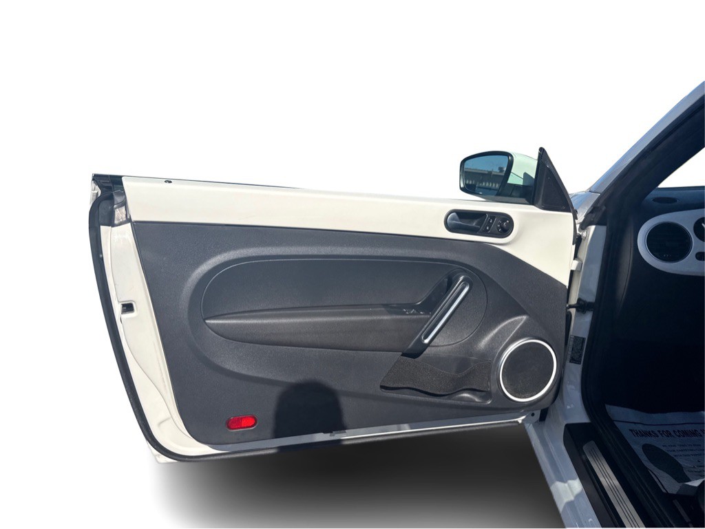 2013 Volkswagen Beetle Image 20