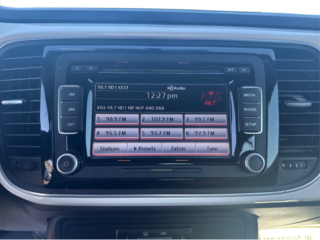 2013 Volkswagen Beetle Image 23