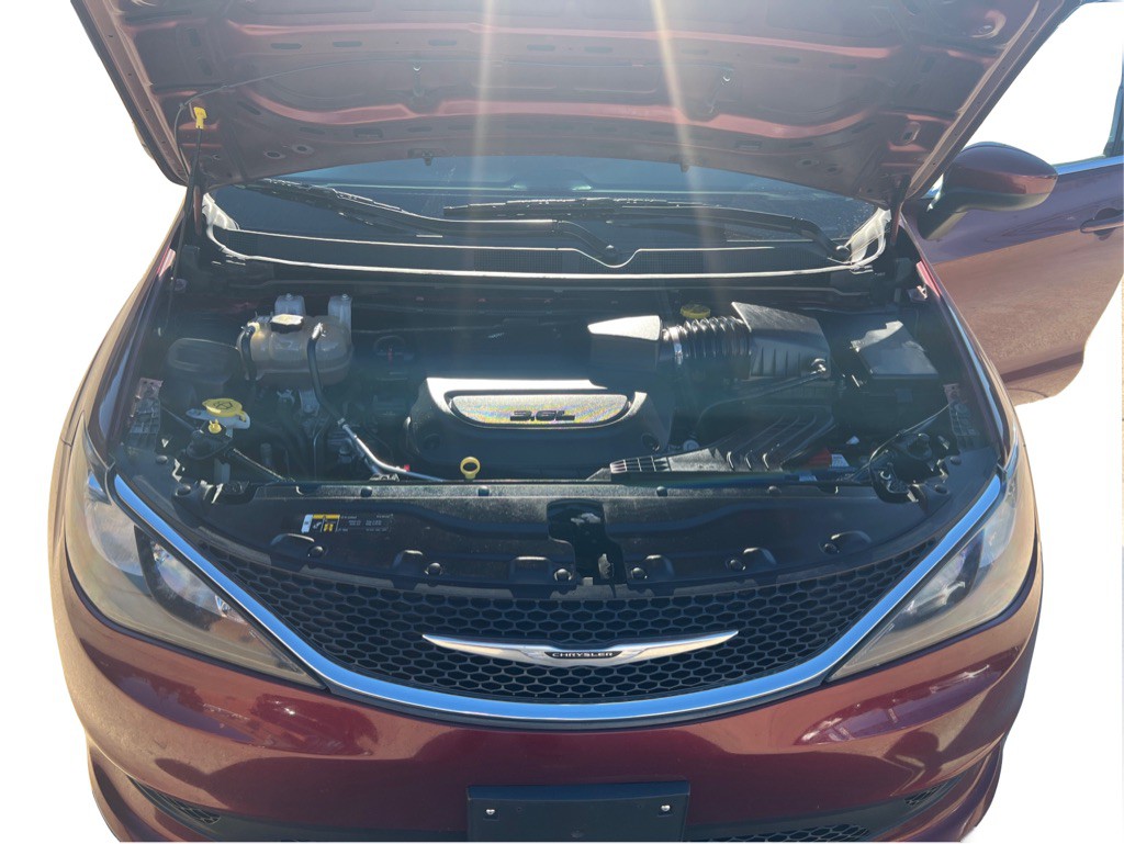 2021 Chrysler Voyager Image 4