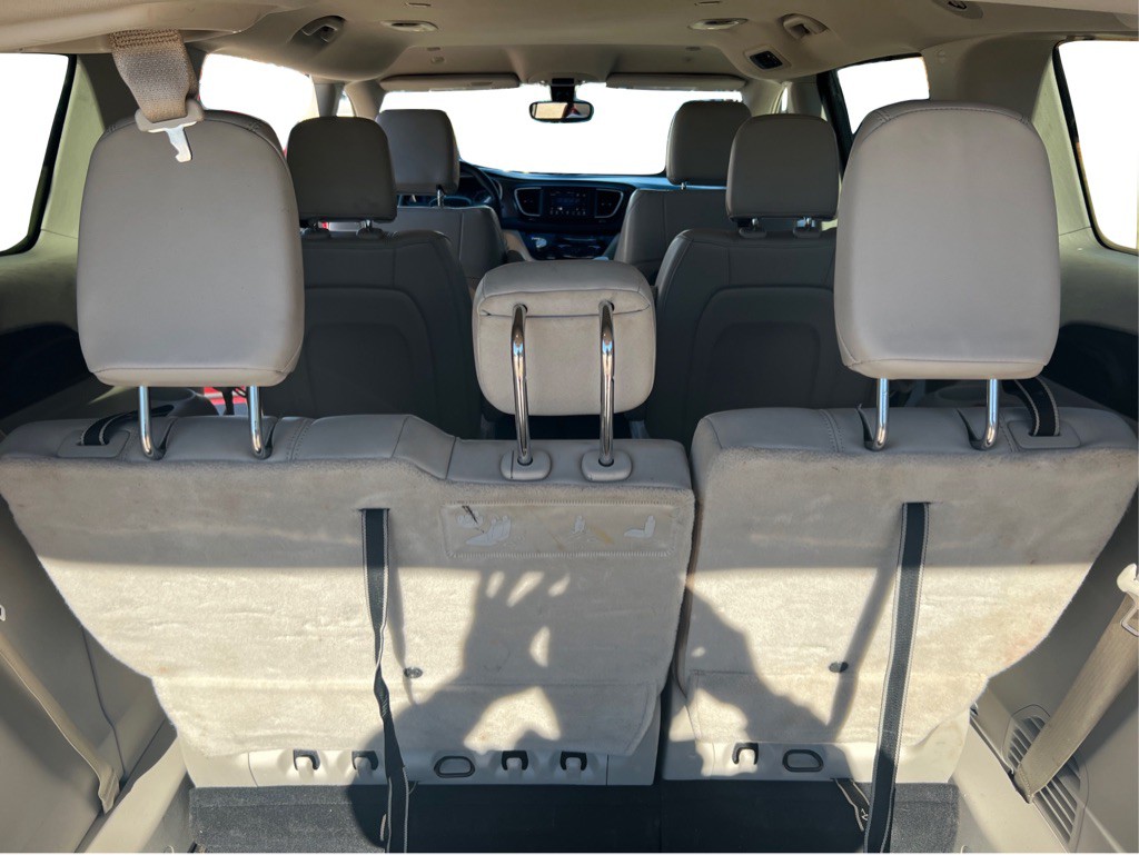 2021 Chrysler Voyager Image 5
