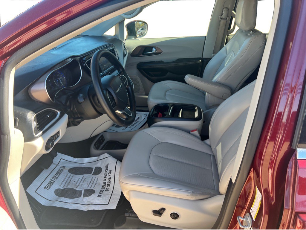 2021 Chrysler Voyager Image 8