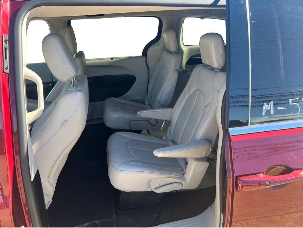2021 Chrysler Voyager Image 16