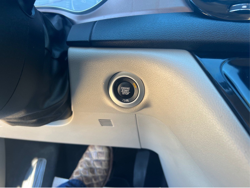 2021 Chrysler Voyager Image 17