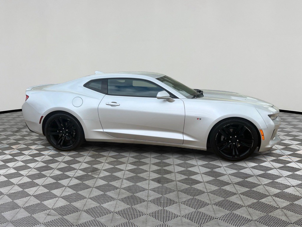 2016 Chevrolet Camaro Image 1