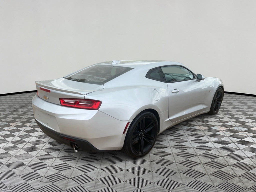 2016 Chevrolet Camaro Image 2