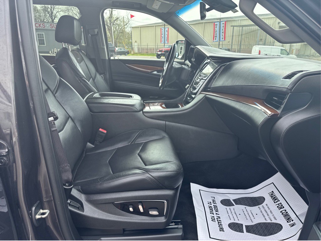 2016 Cadillac Escalade Image 16