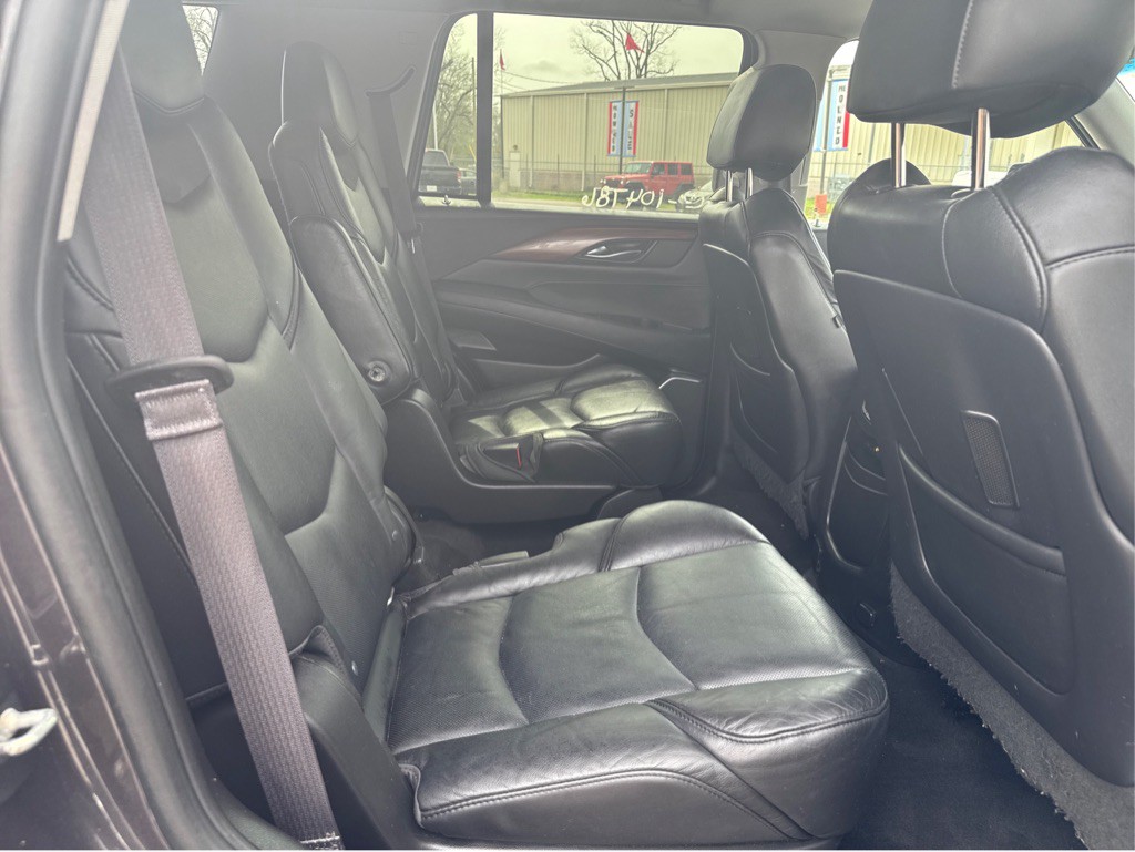 2016 Cadillac Escalade Image 17