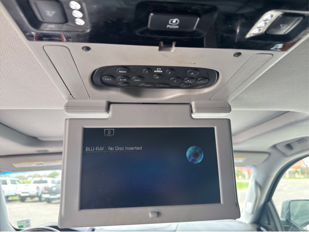 2016 Cadillac Escalade Image 18