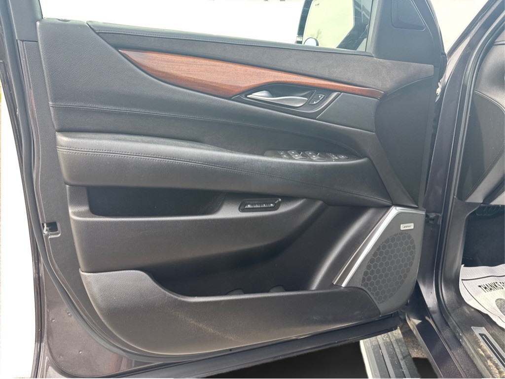2016 Cadillac Escalade Image 26