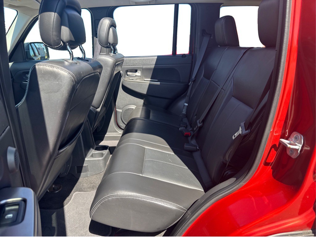 2010 Jeep Liberty Image 11