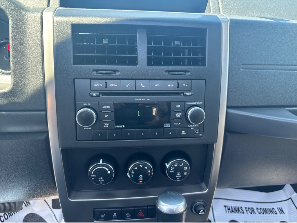 2010 Jeep Liberty Image 17