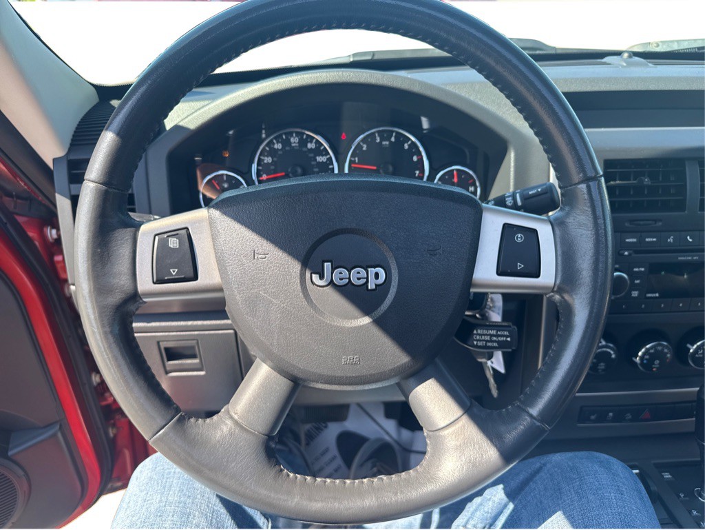 2010 Jeep Liberty Image 21