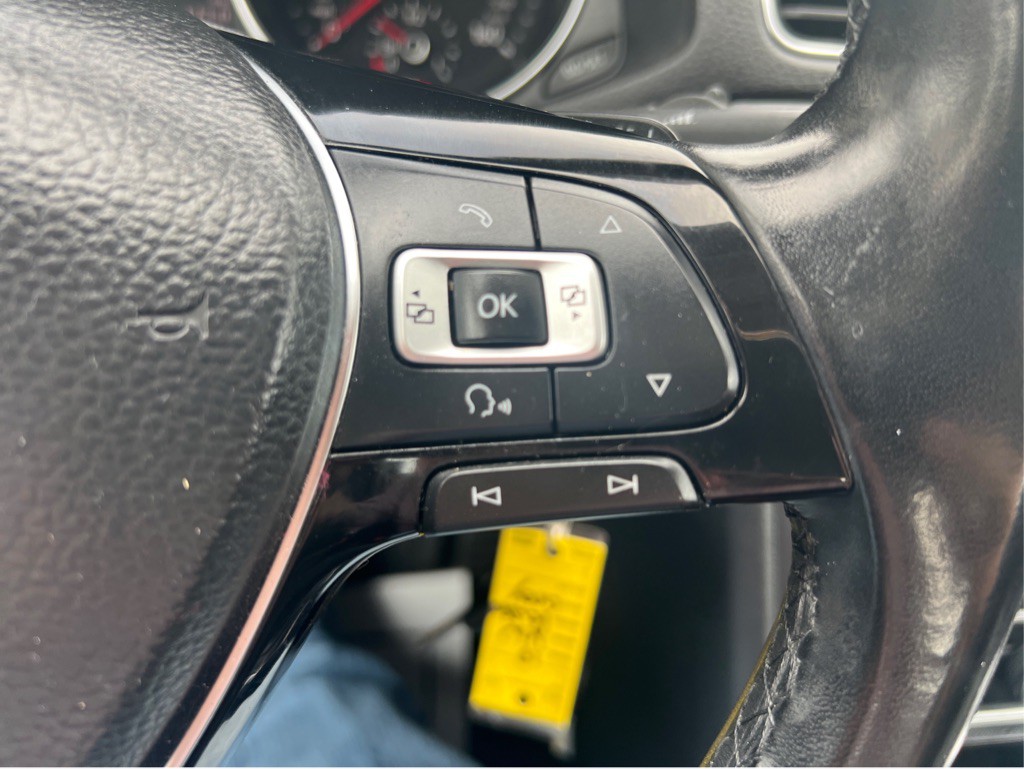 2017 Volkswagen Passat Image 11