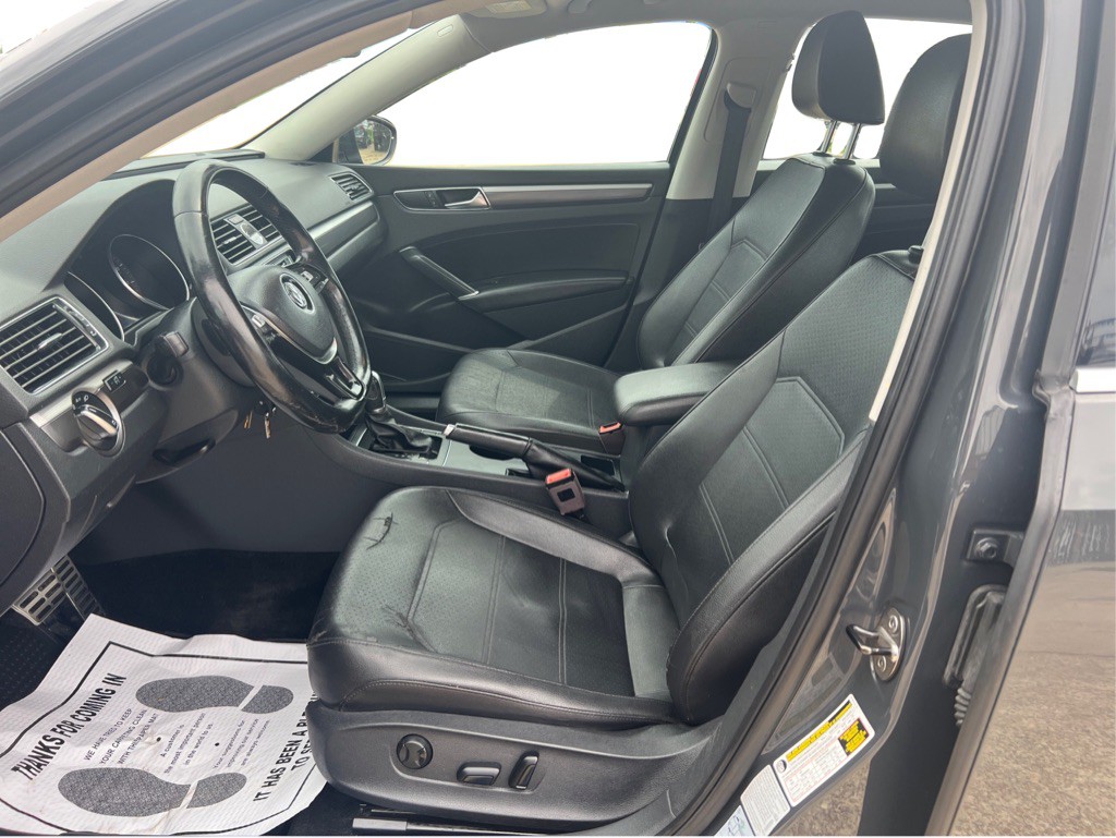 2017 Volkswagen Passat Image 15