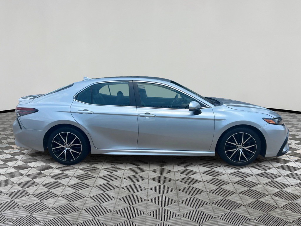 2021 Toyota Camry Image 1