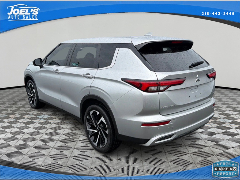 2022 Mitsubishi Outlander Image 4