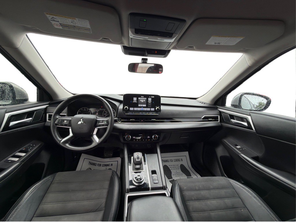 2022 Mitsubishi Outlander Image 11