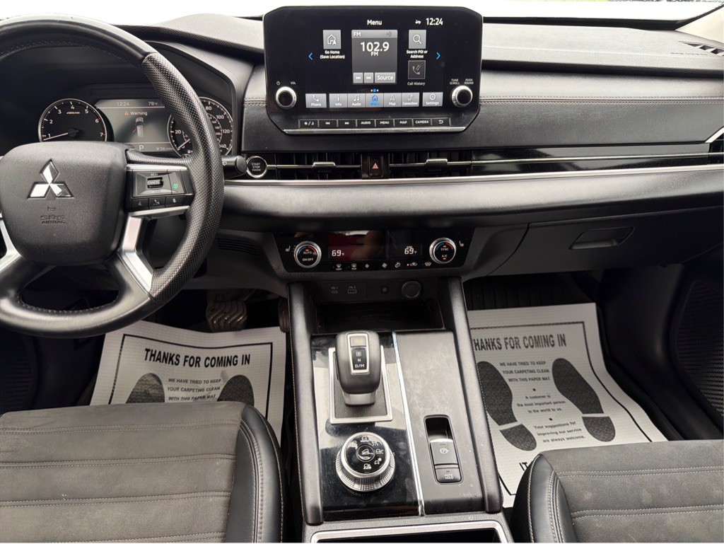 2022 Mitsubishi Outlander Image 12