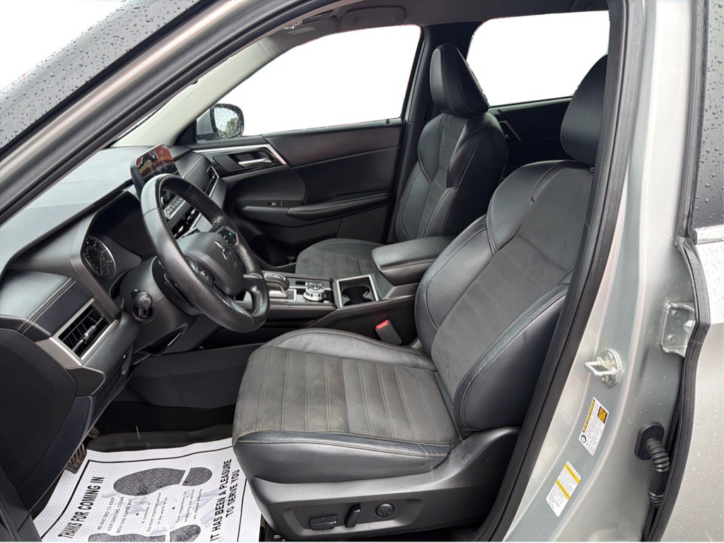 2022 Mitsubishi Outlander Image 13
