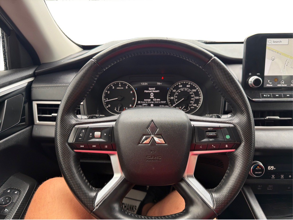 2022 Mitsubishi Outlander Image 14