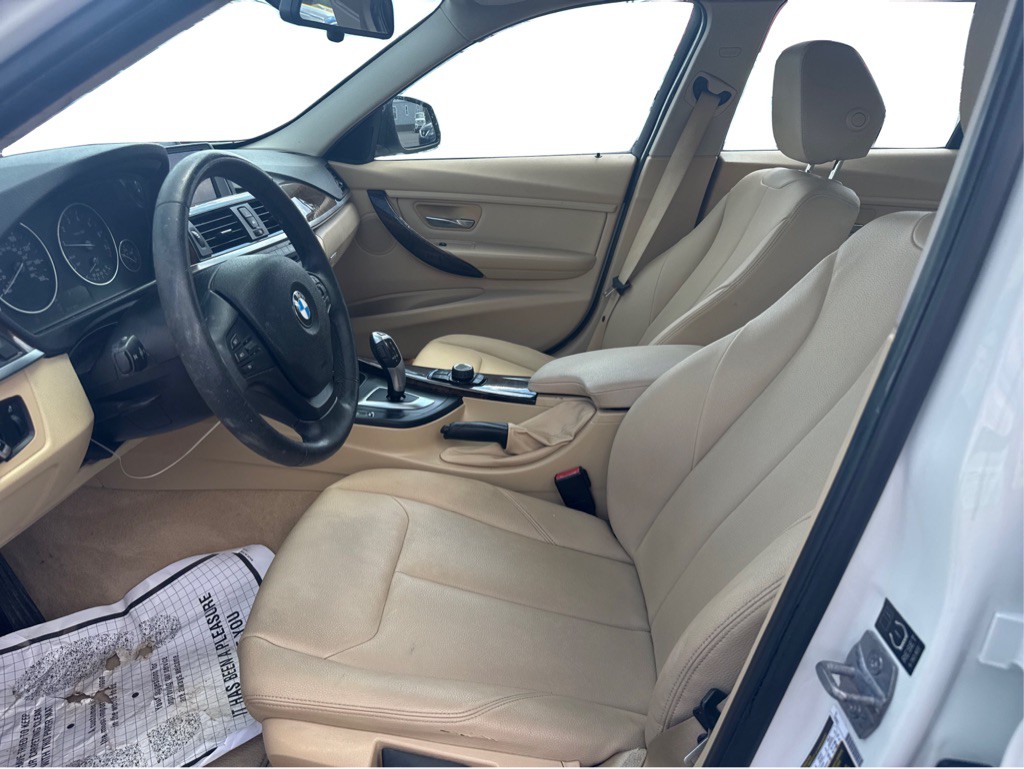 2015 BMW 3 Series Image 11