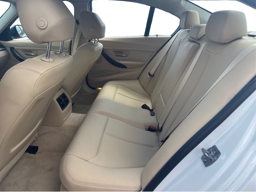 2015 BMW 3 Series Image 12