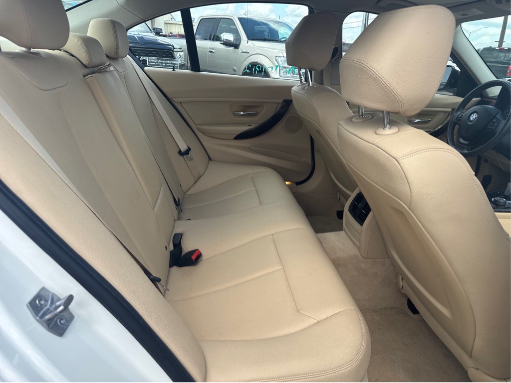 2015 BMW 3 Series Image 15