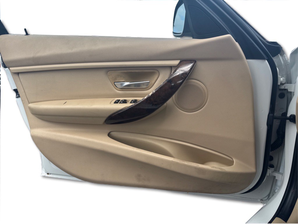 2015 BMW 3 Series Image 21