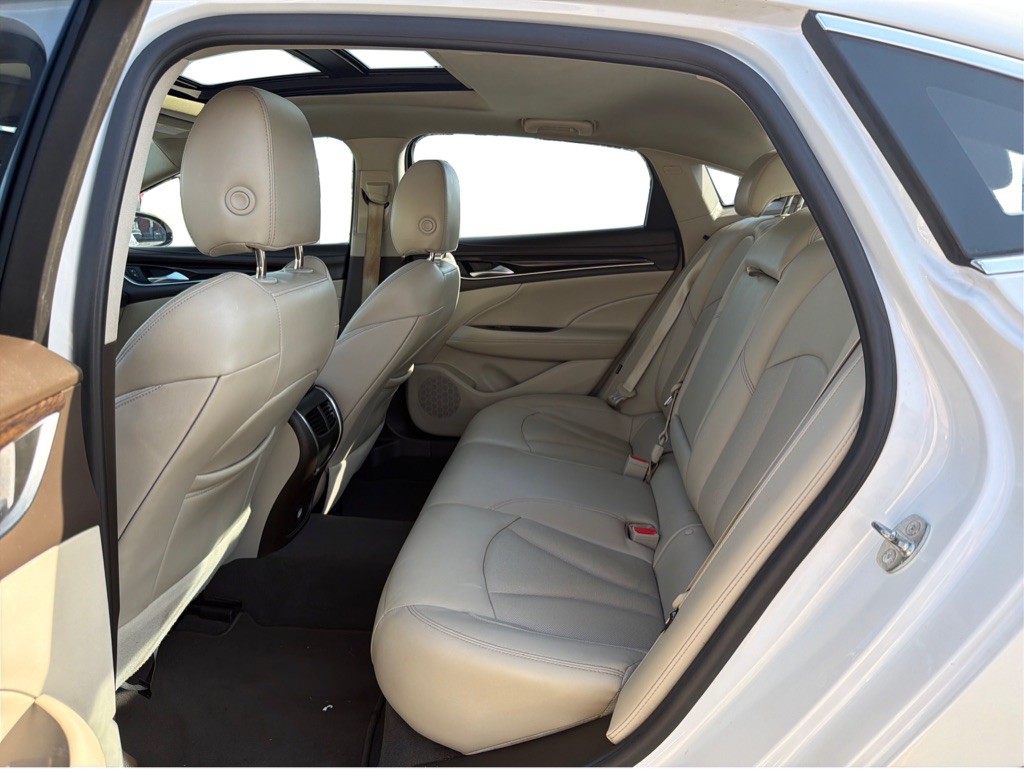 2017 Buick Lacrosse Image 10
