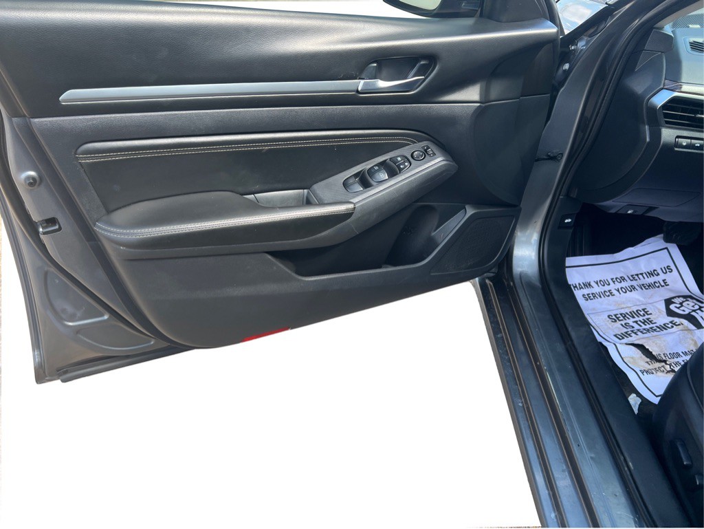 2019 Nissan Altima Image 19