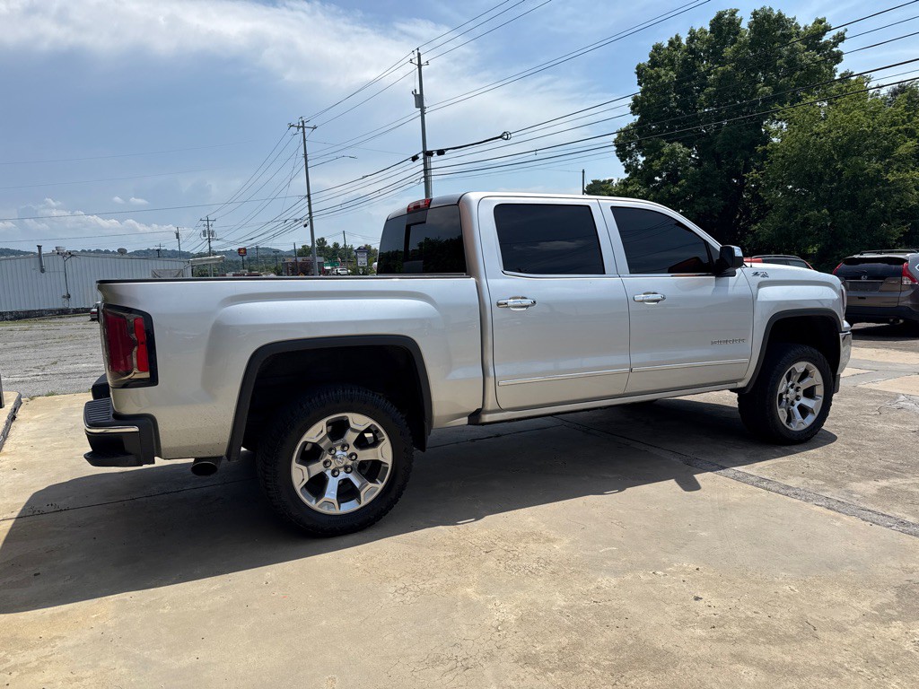 2018 GMC Sierra Image 2